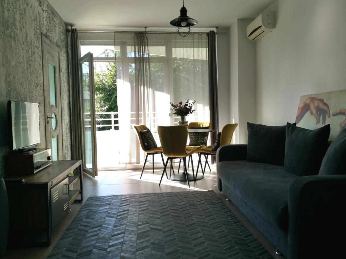 Caraway Apartment Oradea Exterior photo